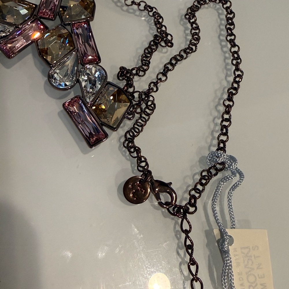 Touchstone Crystal Pink and Gold “DIVA” Necklace & Earrings - Picture 4 of 4